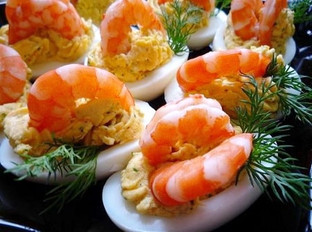 яйца с креветками