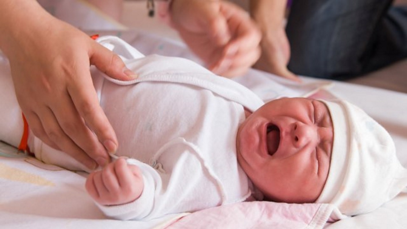 Почему новорожденный ребенок плачет