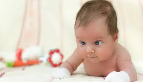 Почему косят глазки у новорожденных